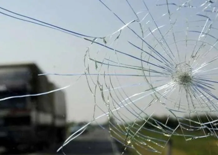 Parabrisas con impacto: ¿reparar o cambiar la luna? – Glass DV Getafe